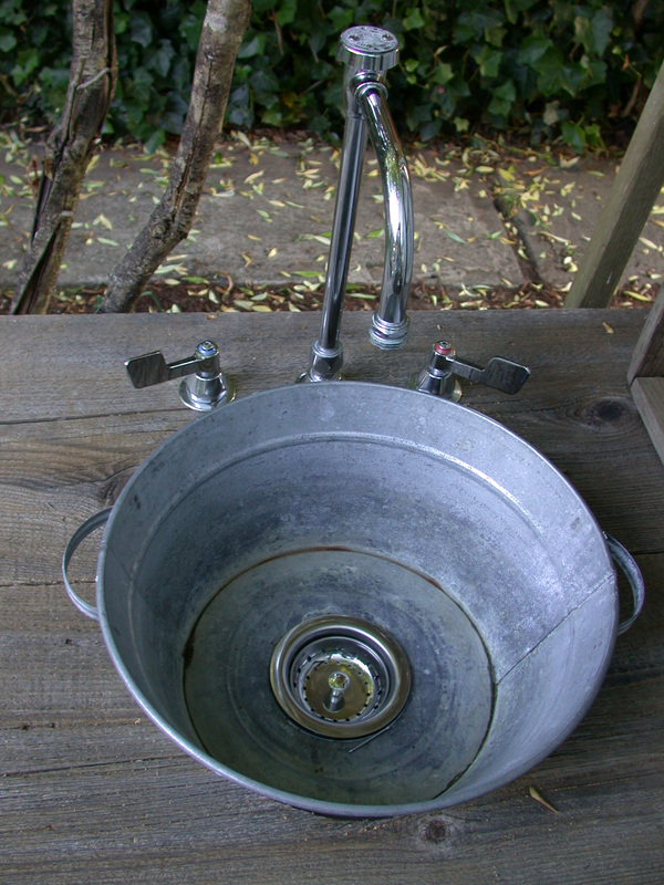 Outdoor bucket sink - ELKE WEHINGER FLORIST AND CREATOR
